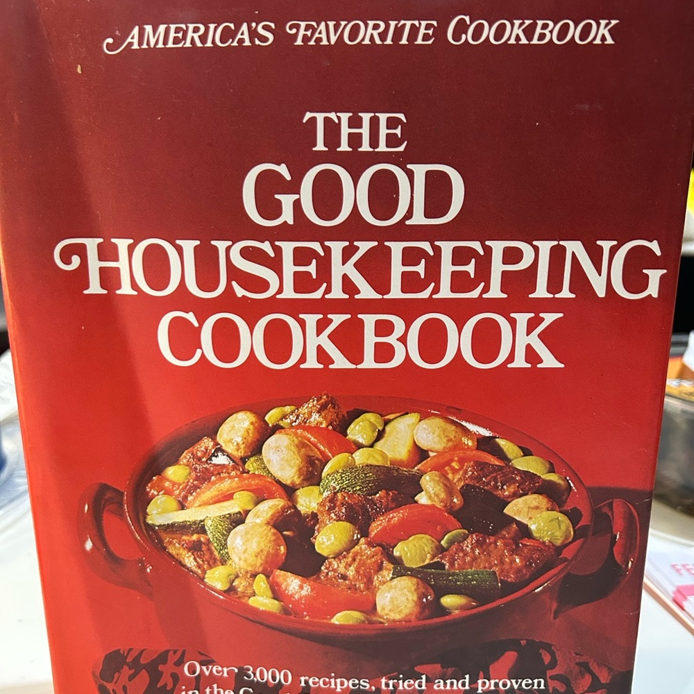 The Good Housekeeping Cookbook -Vintage Classic Red Edition